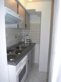 Kochbereich mit e-Plattenherd und Backofen - Bild 5: Ferienwohnung D im Ferienhaus Homburger